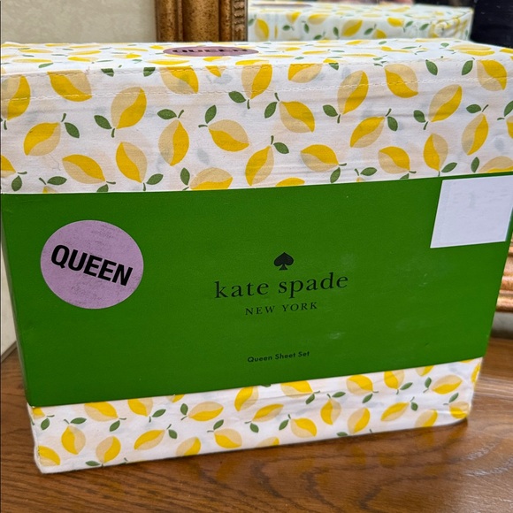 Kate Spade Yellow Lemon Print with white background Queen Sheet Set. 4-pieces. - Picture 10 of 10